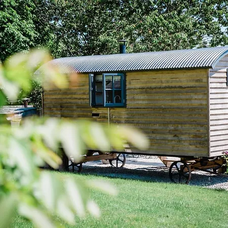 Boutique Cornish Shepherd's Hut With Hot Tub * Launceston