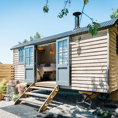Boutique Cornish Shepherd's Hut With Hot Tub * Launceston